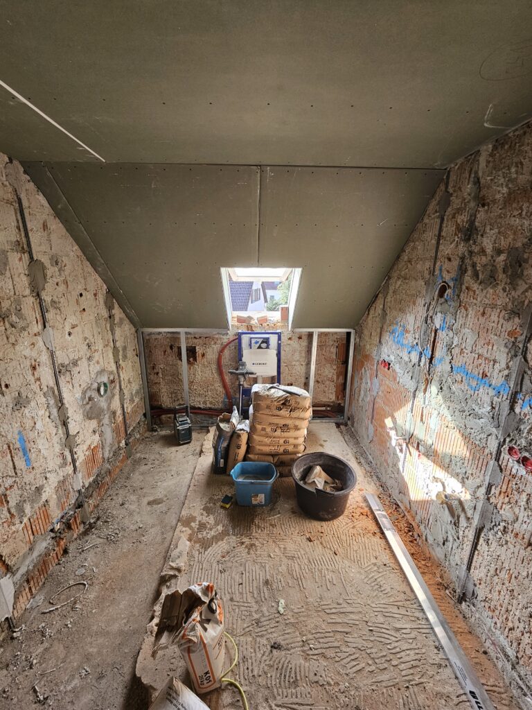 Badezimmer im Trockenbau während der Sanierung vor der Fertigstellung.