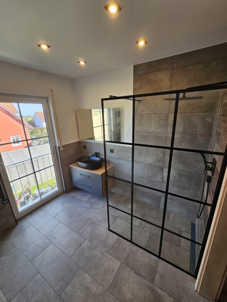 Badezimmer sanieren inkl. Dusche nachher Raumform