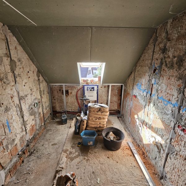 Badezimmer im Trockenbau während der Sanierung vor der Fertigstellung.